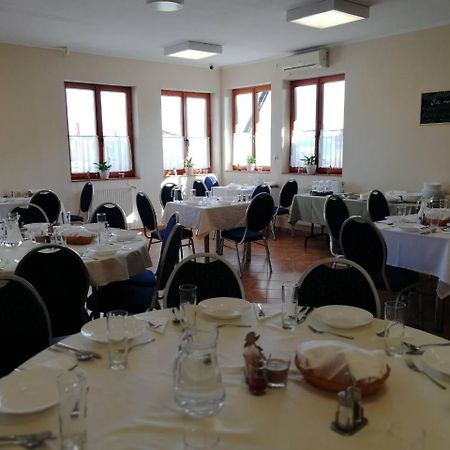 Bed and Breakfast Park Panzio*** à Szolnok Extérieur photo